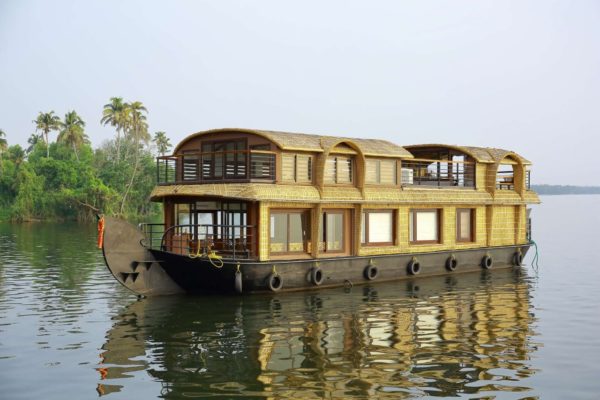 lake ripple luxury houseboat alleppey