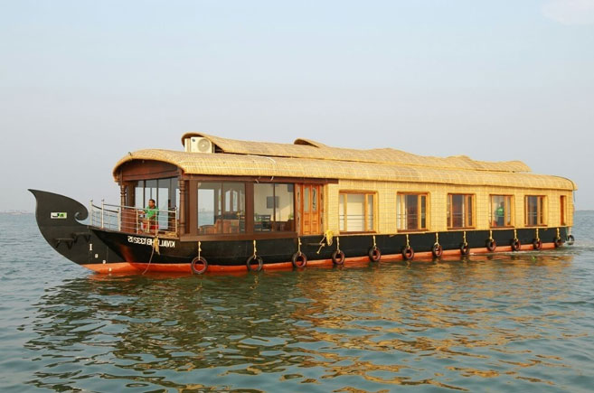 classic deluxe houseboats in kerala
