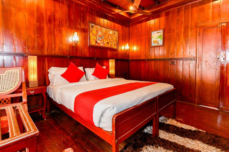 4 bedroom houseboat alleppey
