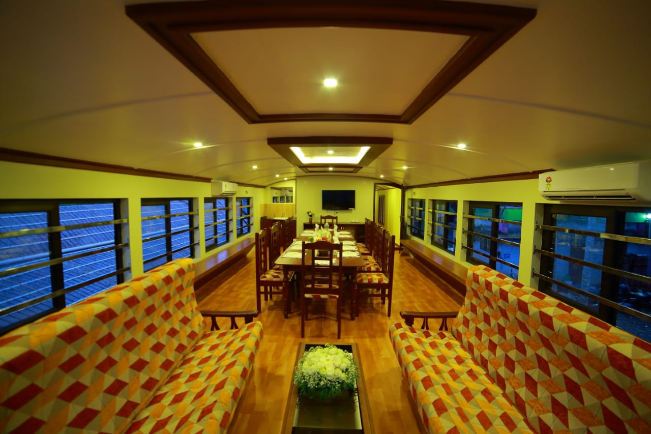 premium upperdeck houseboat